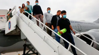 Colombianos deportados. / Foto: Fuerza Aeroespacial Colombiana.