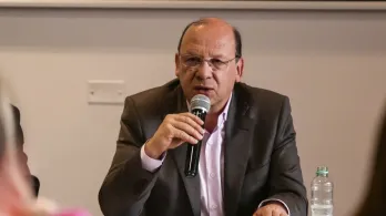 Cinco principios que replantean la teoría económica: Hacienda propone poner a las personas por encima de las cifras