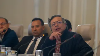 Presidente Gustavo Petro propone reforma tributaria y baja de intereses para frenar la crisis fiscal en Colombia