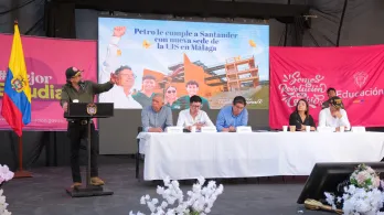 Petro entrega sede de la UIS en Málaga, Santander