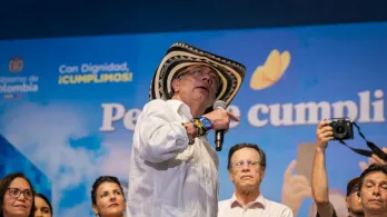Petro exige a Álex Char explicaciones por recursos de Educación