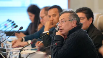 Petro ordena a la SuperFinanciera actuar contra fondos privados