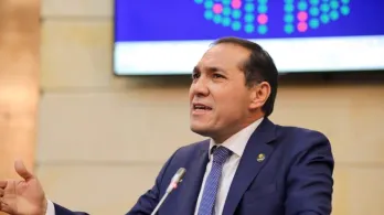 “Fondos secuestran recursos de los ahorradores", ministro de Trabajo tras suspensión de traslado de recursos a Colpensiones