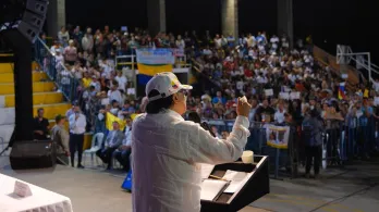 Tenemos que levantar la bandera de la vida y la paz: Petro en Cauca