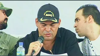 Iván Cepeda acusa a De la Espriella de financiar y recibir recursos paramilitares durante el proceso de Ralito.