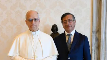 Petro con el papa León XIV. / Foto: AFP.