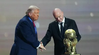 Cincuenta eurodiputados exigen a la FIFA investigar el polémico "Premio de la Paz" otorgado a Donald Trump