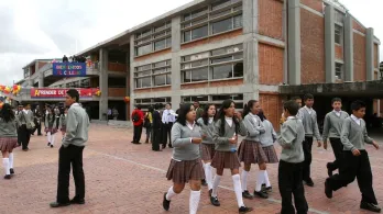 Ni en clase ni en el recreo: Bogotá alista restricciones al celular y dispositivos tecnológicos en colegios públicos