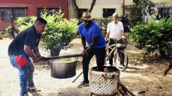 Ollas comunitarias: el fuego que no se apaga después del terremoto