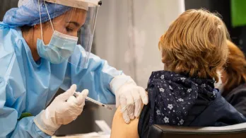 Cómo saber si usted o sus hijos tienen las vacunas al día