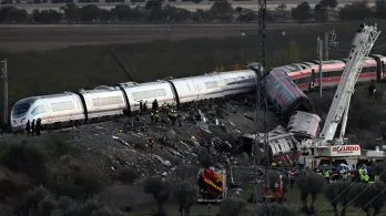 Choque de trenes de alta velocidad en España deja 68 muertos