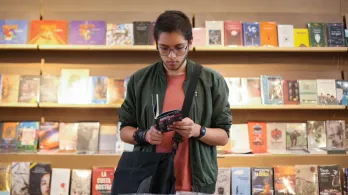 Gobierno destraba $217 millones para pagar bonos de lectura pendientes a librerías independientes
