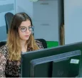 Joven aplicar a puesto de trabajo