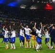 España y su formidable armada ofensiva desafían a la subcampeona mundial Francia, que todavía no consigue encontrar la fluidez en ataque, en el primer jugo de semifinal de la Eurocopa-2024 de fútbol, que se disputa este martes en Múnich a las 7:00 p.m. (2:00 p.m., hora de Colombia).  El contraste a lo largo de este torneo es evidente entre un equipo y otro. España ha destacado por su contundencia ofensiva, con 11 tantos en 5 partidos, mientras que Francia ha llegado a la penúltima ronda más bien por su soli
