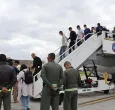 Tercer avión con colombianos deportados desde EE. UU. llega a Bogotá