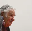 Mujica encarnaba otra forma de ejercer el poder. Vivía en su chacra del Rincón del Cerro con su esposa, la senadora Lucía Topolansky. / AFP.