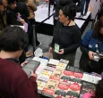 Entrega de libros en la Filbo. / Foto: AFP.