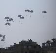 Lanzamiento de ayuda humanitaria a Palestina. / Foto: AFP.