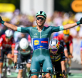 Jonathan Milan ganó la etapa 17 del Tour y conservó el maillot de los puntos