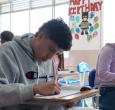 Estudiantes presentando la prueba del ICFES.