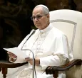 El papa León XIV pronuncia su discurso durante la audiencia general en la Sala Pablo VI del Vaticano.