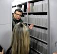Gerente Hollman Morris con el archivo de la HJCK.