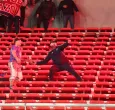 Disturbios en el estadio de Independiente. / Foto: AFP.