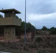 Torre de vigilancia y cercado de separación en la Base Militar extranjera como quiere instalar Daniel Noboa
