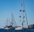 Miembros del grupo de barcos de la Flotilla Global Sumud hacia Gaza se ven amarrados en la pequeña isla de Koufonisi, al sur de la isla de Creta.