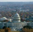 El Capitolio de los Estados Unidos visto desde el recién reinaugurado Monumento a Washington. Trump