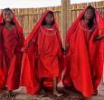 Las niñas wayúu interpretan la danza tradicional La Yonna, en Tres Bocas, Guajira, al norte de Colombia.