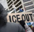 La agencia habría enviado cientos de citaciones a Google, Meta, Discord y Reddit para obtener datos de usuarios que publican y critican operativos migratorios del ICE.
