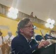 Presidente Gustavo Petro defiende el mural sobre falsos positivos en Antioquia, y calificó como “censura” las acciones del expresidente Álvaro Uribe 