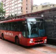 bus de transmilenio en estación del sistema