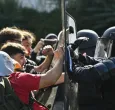 Protestas en Francia: autoridades niegan que la policía tenga órdenes de enfrentarse a estudiantes.