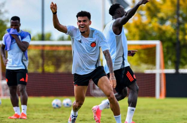 Luis Díaz entrena en EE.UU. Ilustra nota sobre debut de Colombia en Copa América.