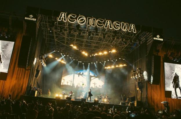 Escenario principal del Festival Cordillera 2024, en Bogotá.