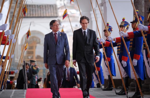 "¿Por ser el primer presidente de izquierda, debo estar bajo su vigilancia de extrema derecha asustadora?": Presidente Petro