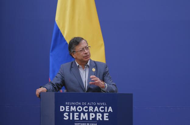 El presidente critica al magistrado Ibáñez y califica como "golpe de estado" el bloqueo a la reforma pensional
