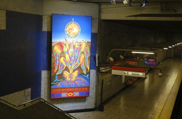 Petro inaugura mural de artista colombiano Guache en el metro de Chile