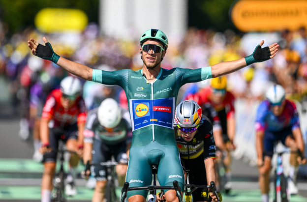 Jonathan Milan ganó la etapa 17 del Tour y conservó el maillot de los puntos