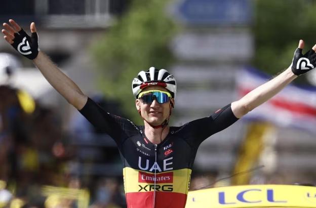 Tim Wellens se quedó con la etapa 15 del Tour y completó el trébol en las tres grandes