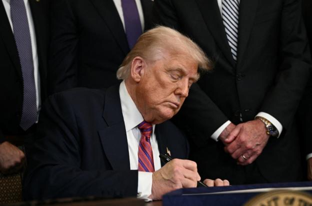 Trump cae en las encuestas sobre política de migración. / Foto: AFP.