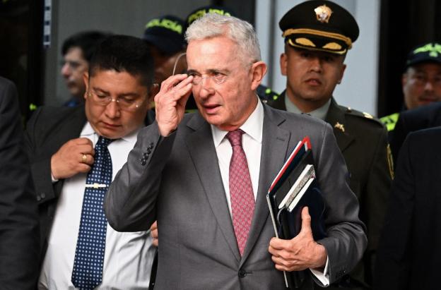 Álvaro Uribe Vélez.