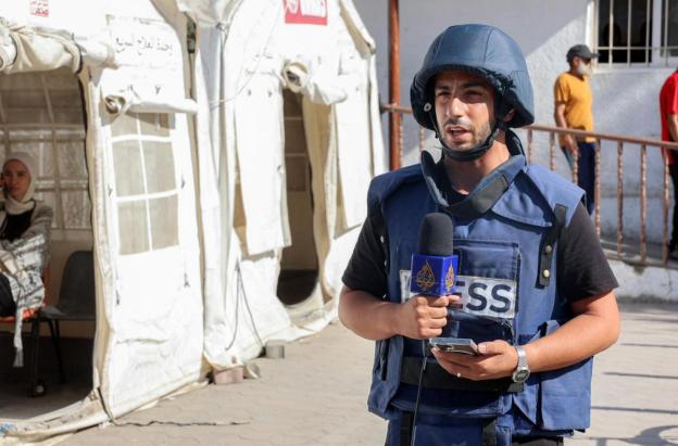 Israel mata a corresponsal de Al Jazeera que documentaba la guerra en Gaza para millones de espectadores