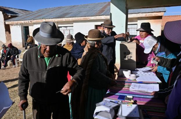 Bolivia inicia elecciones para presidente y Congreso
