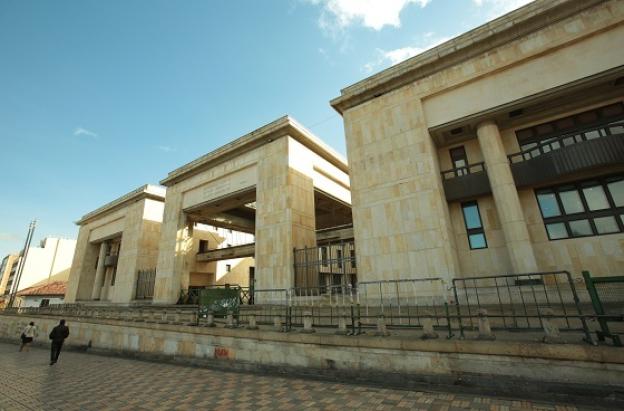 Corte Constitucional evalúa protección legal para víctimas de violencia sexual dentro de grupos armados