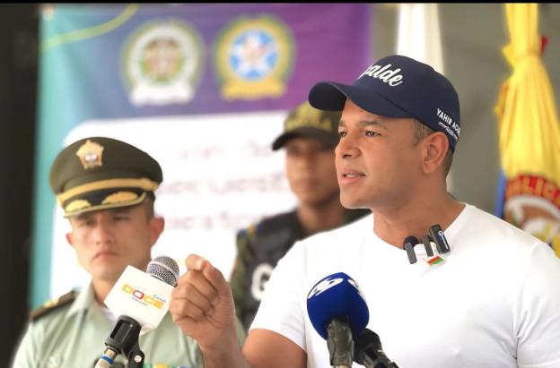 Yahir Acuña.