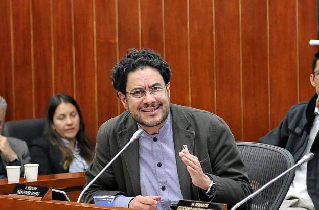 Abogado denuncia suplantación: falsificaron su firma para demandar al senador Iván Cepeda