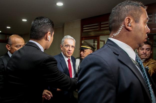 Víctimas del caso Uribe denunciarán al expresidente y sus hijos por injuria, calumnia y amenazas